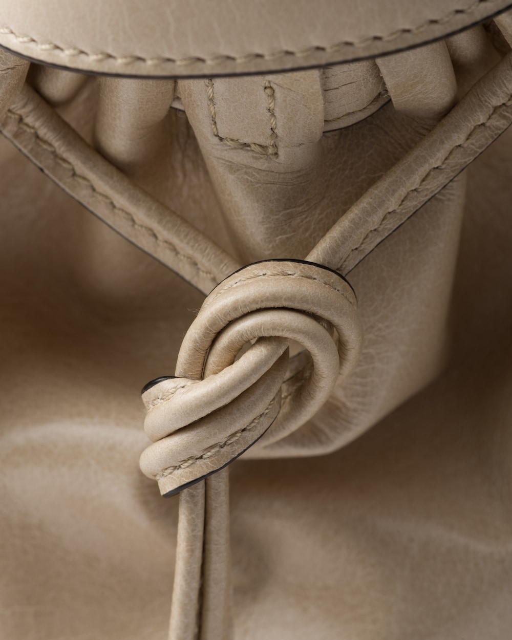 Prada Bonnie Large Leather Handbag - Image 3